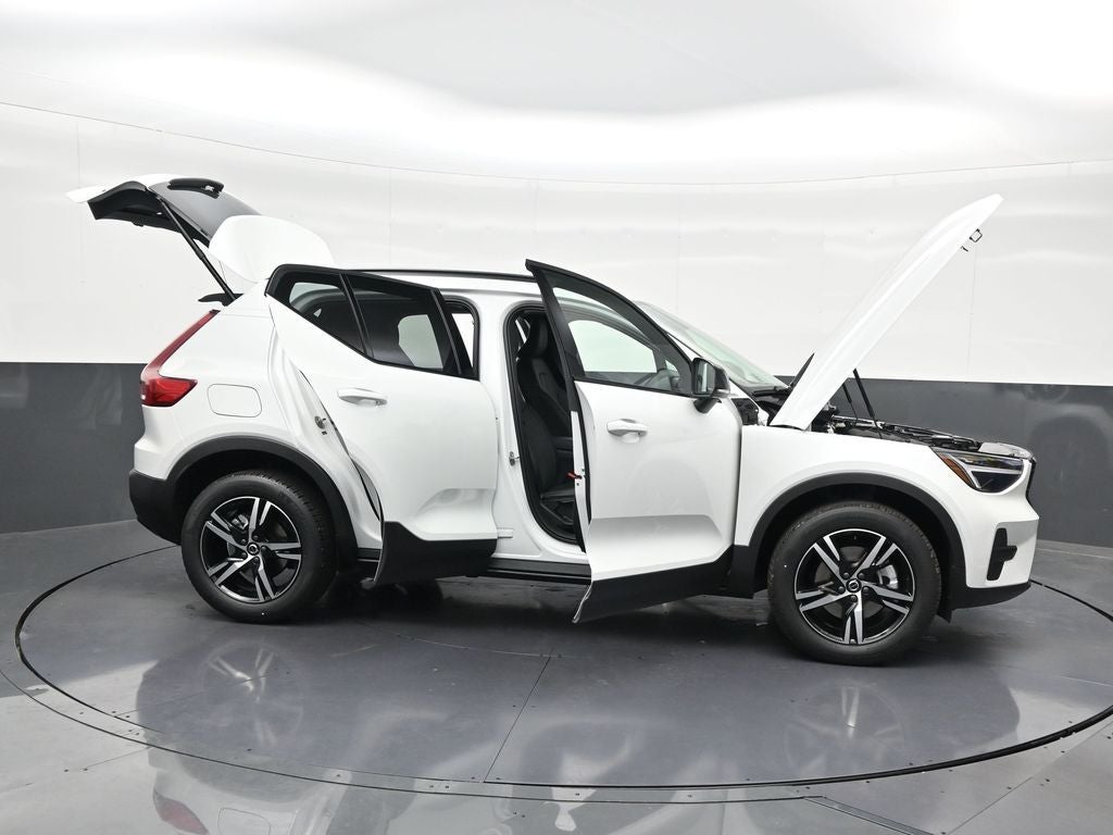 2026 Volvo XC40 B5 Core