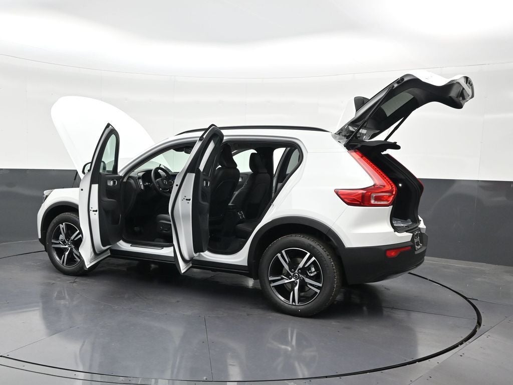 2026 Volvo XC40 B5 Core