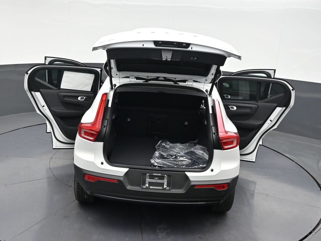 2026 Volvo XC40 B5 Core