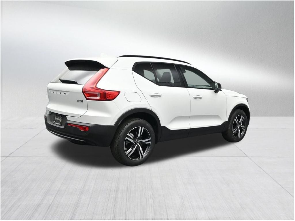 2026 Volvo XC40 B5 Core