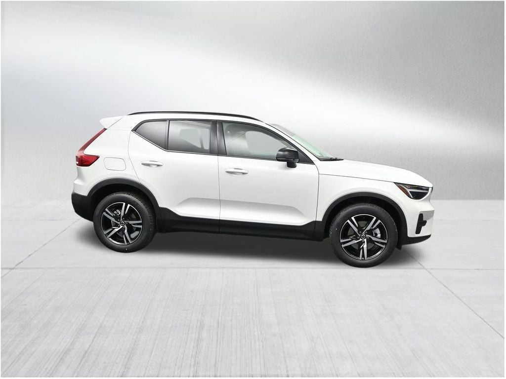 2026 Volvo XC40 B5 Core