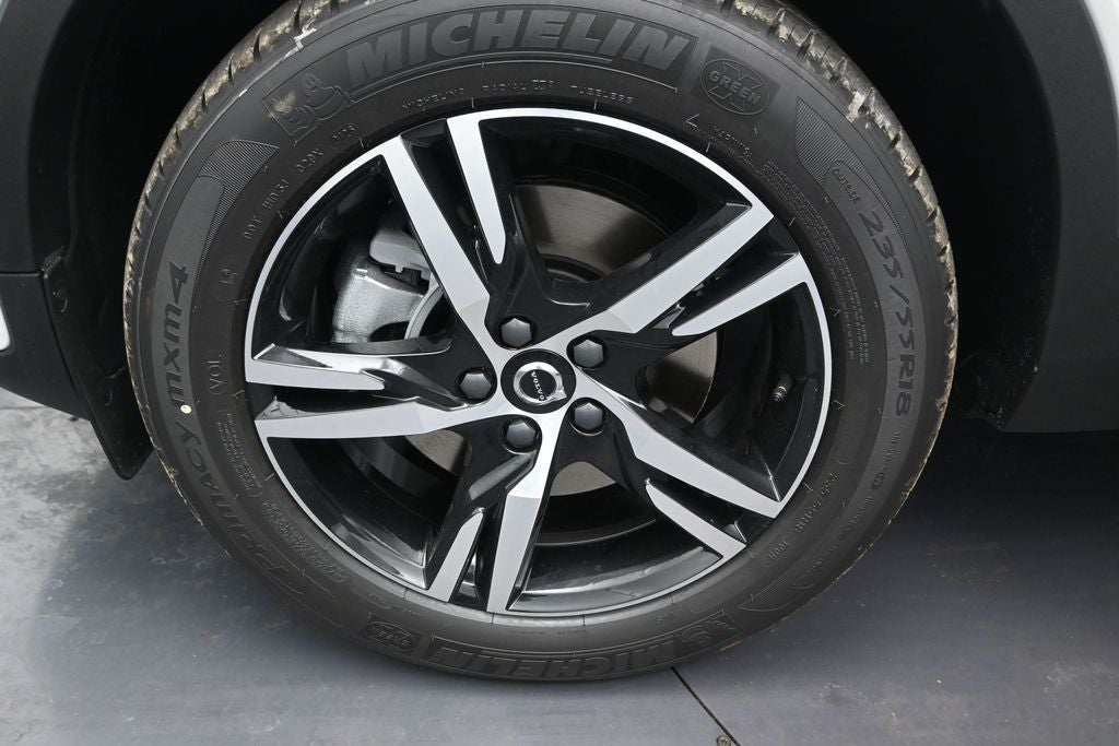 2026 Volvo XC40 B5 Core