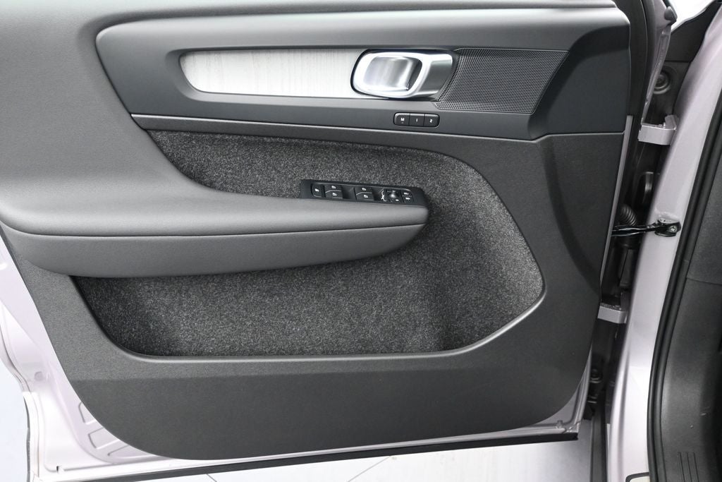 2026 Volvo XC40 B5 Core