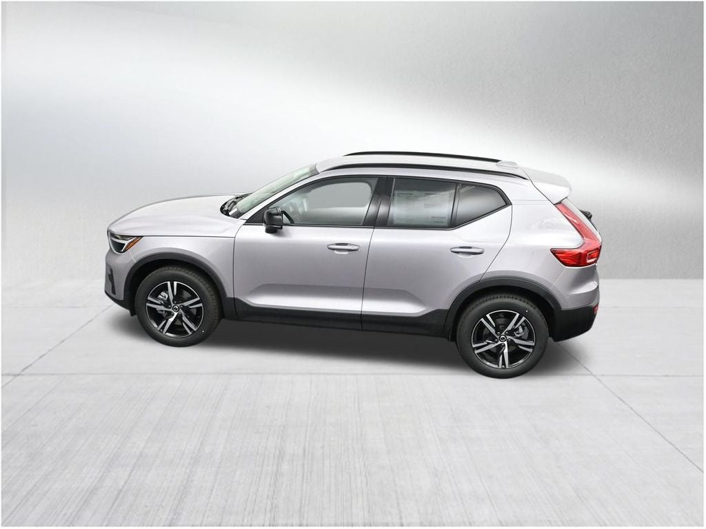 2026 Volvo XC40 B5 Core