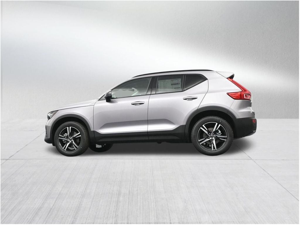 2026 Volvo XC40 B5 Core