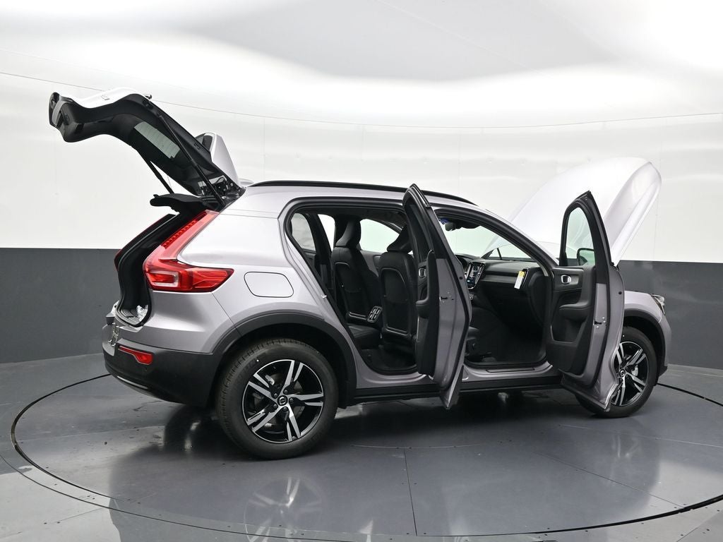 2026 Volvo XC40 B5 Core