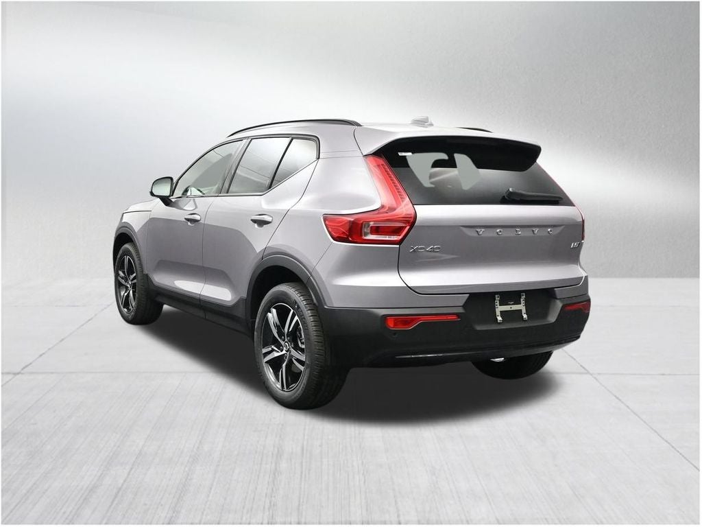 2026 Volvo XC40 B5 Core