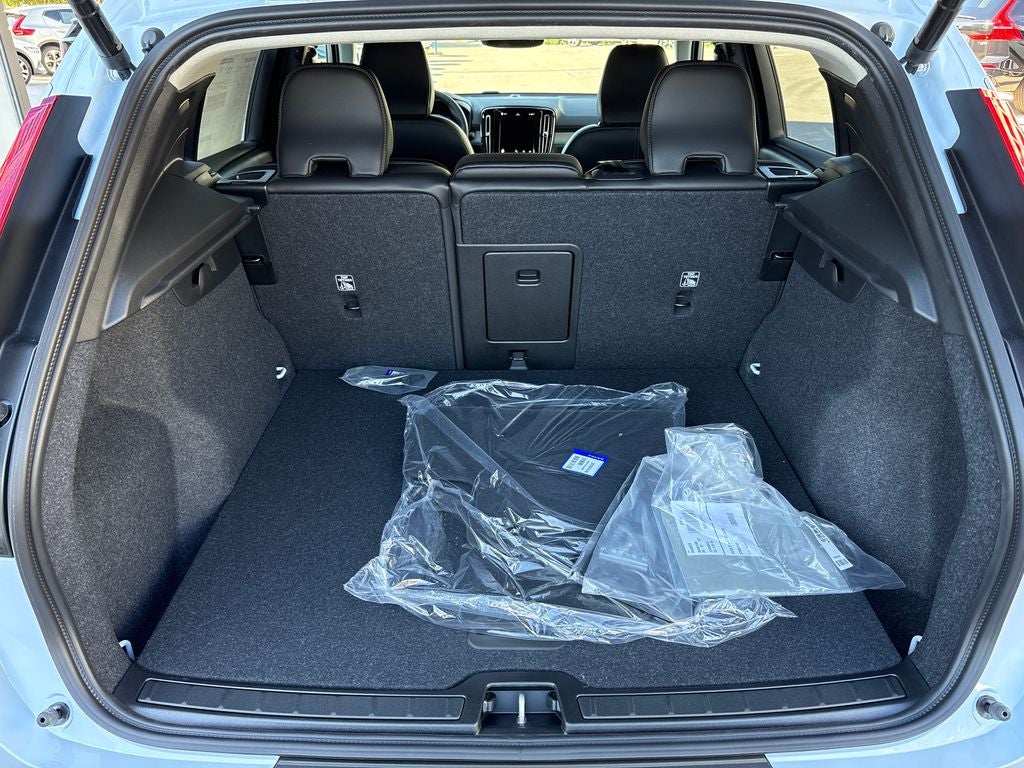 2026 Volvo XC40 B5 Core