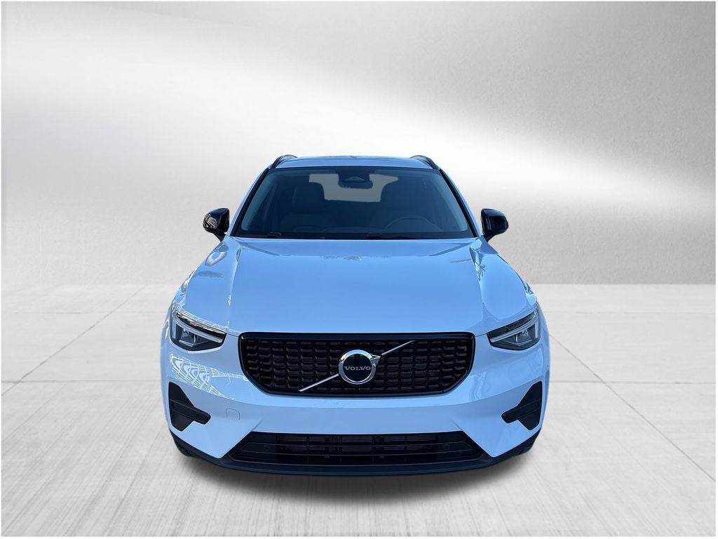2026 Volvo XC40 B5 Core