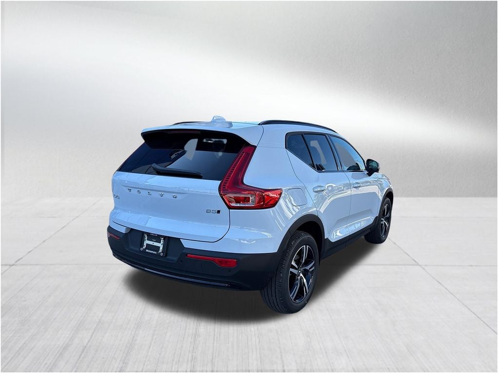 2026 Volvo XC40 B5 Core