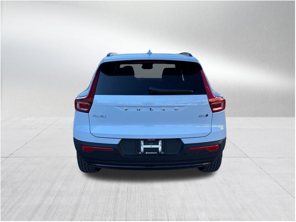 2026 Volvo XC40 B5 Core