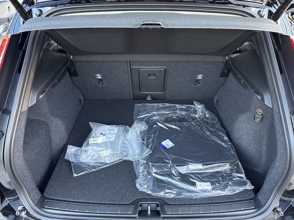 2026 Volvo XC40 B5 Ultra