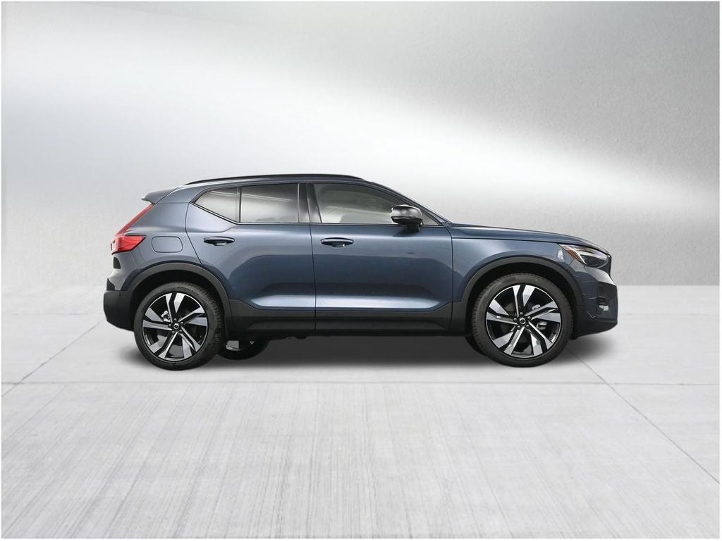 2026 Volvo XC40 B5 Ultra