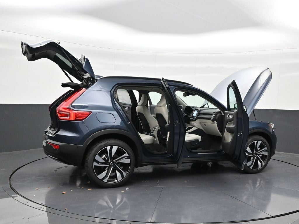 2026 Volvo XC40 B5 Ultra