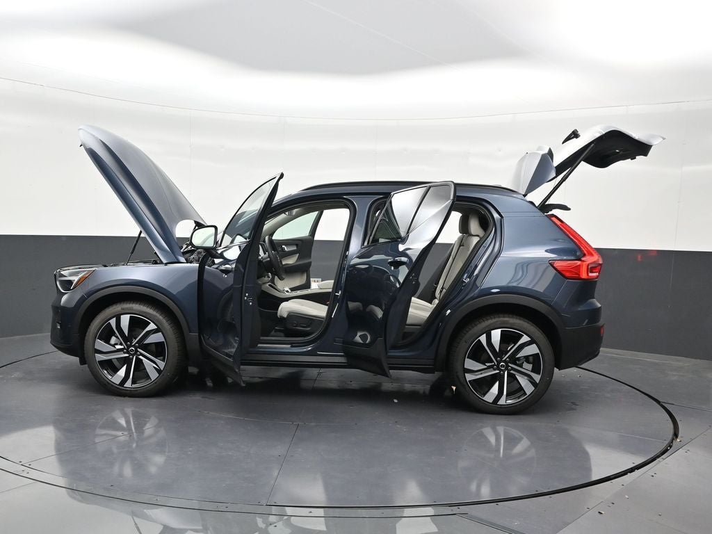 2026 Volvo XC40 B5 Ultra