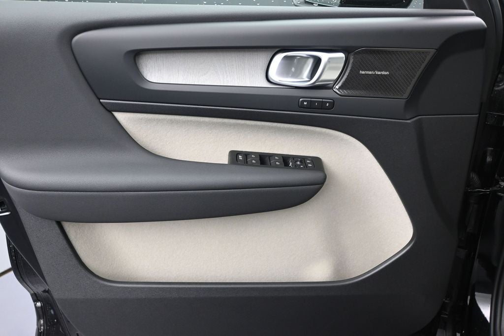 2026 Volvo XC40 B5 Ultra