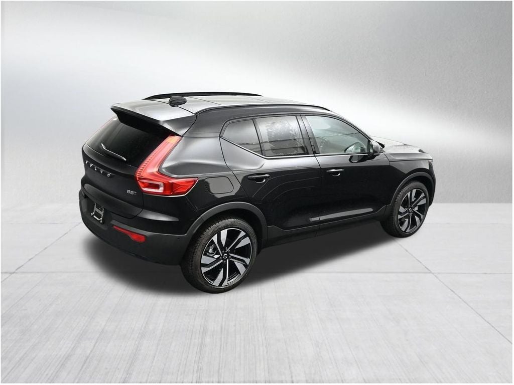 2026 Volvo XC40 B5 Ultra