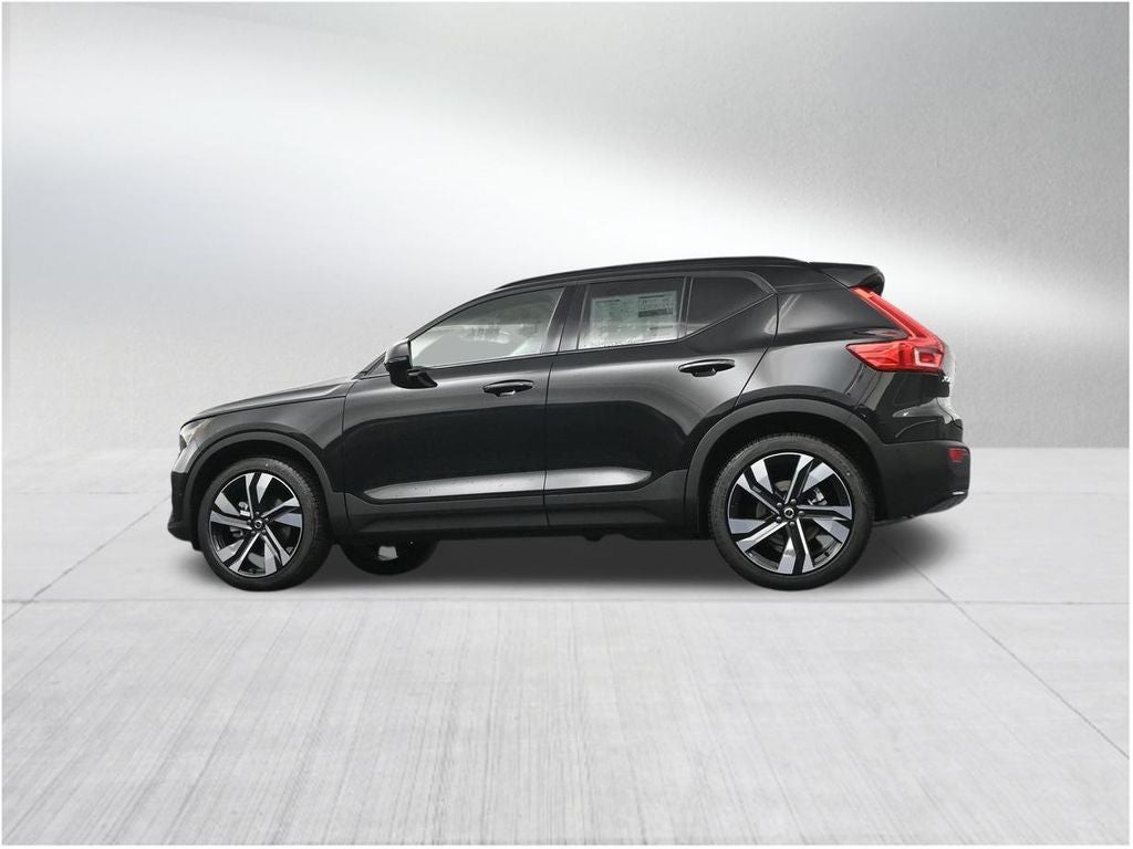 2026 Volvo XC40 B5 Ultra