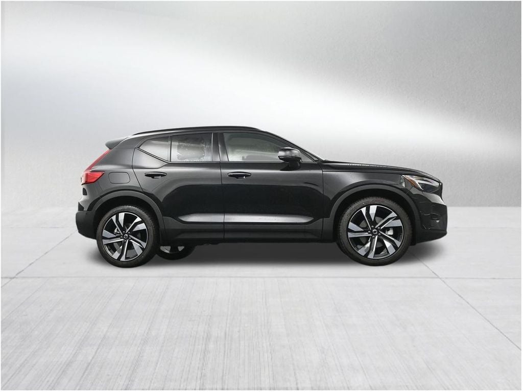 2026 Volvo XC40 B5 Ultra