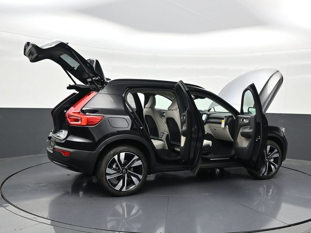 2026 Volvo XC40 B5 Ultra