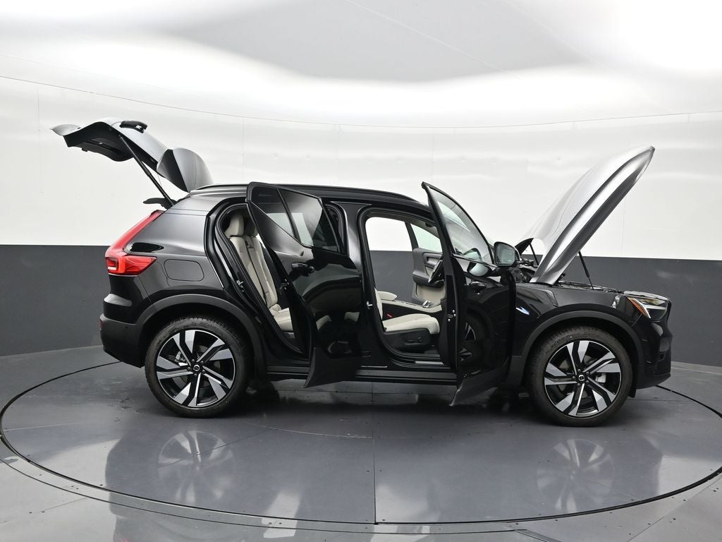 2026 Volvo XC40 B5 Ultra