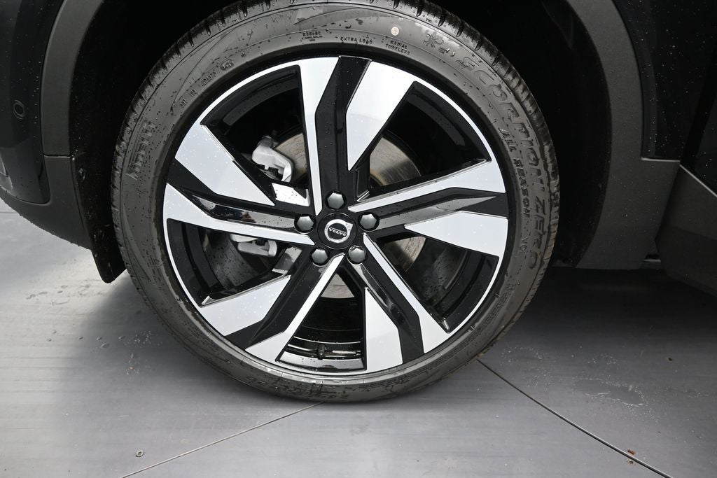 2026 Volvo XC40 B5 Ultra
