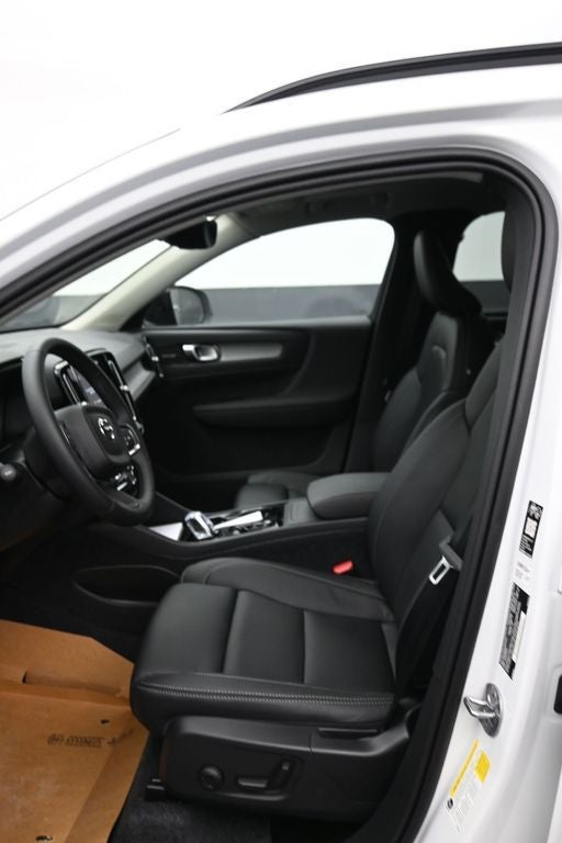 2026 Volvo XC40 B5 Ultra
