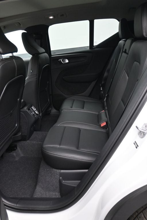 2026 Volvo XC40 B5 Ultra