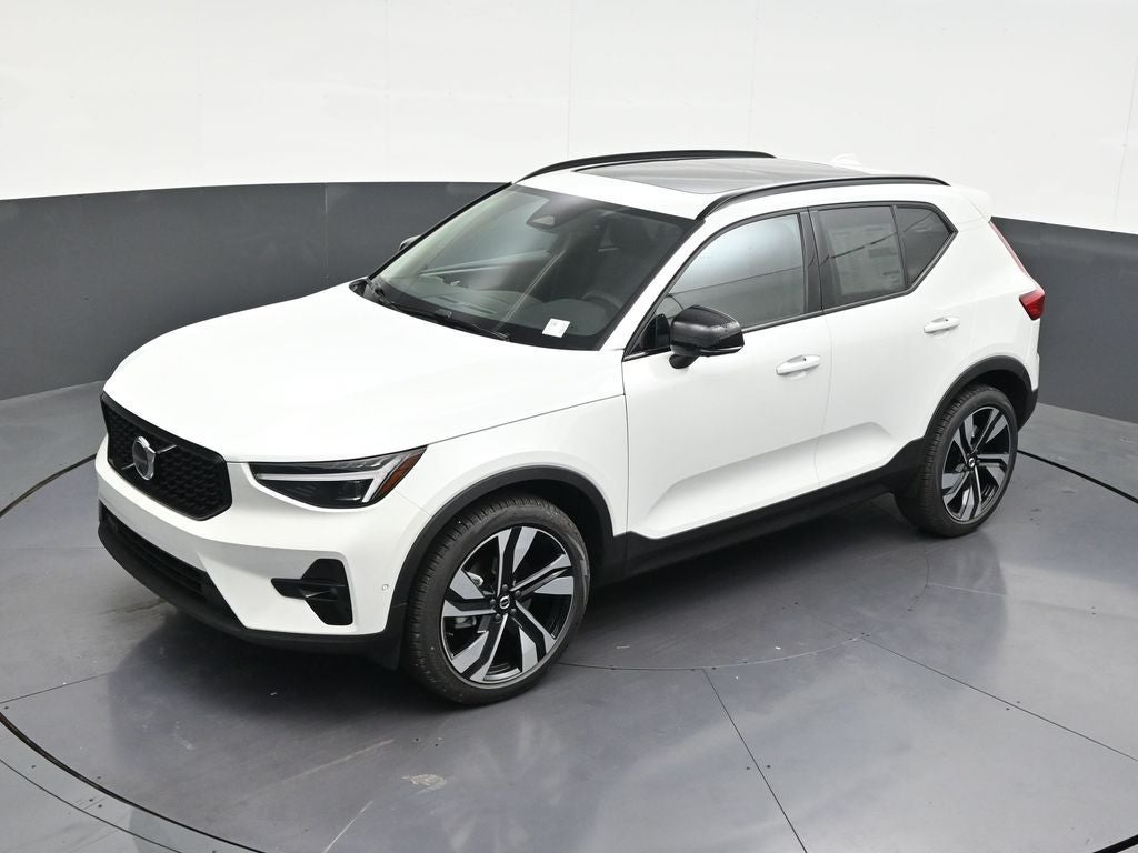 2026 Volvo XC40 B5 Ultra