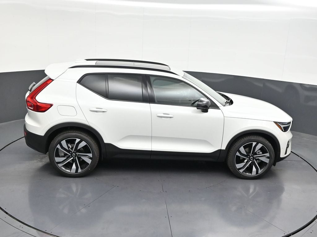 2026 Volvo XC40 B5 Ultra