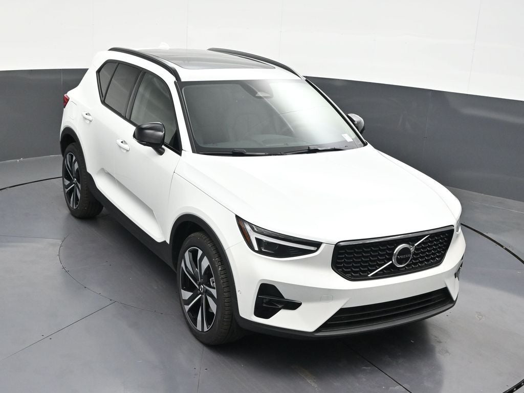 2026 Volvo XC40 B5 Ultra