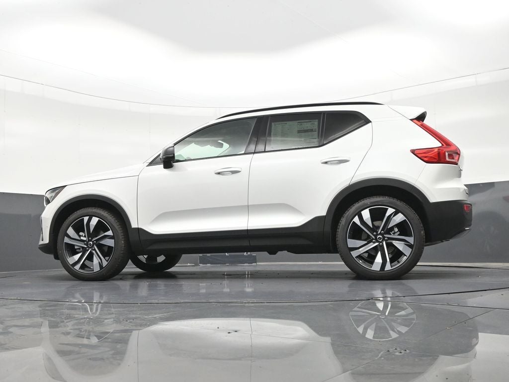 2026 Volvo XC40 B5 Ultra