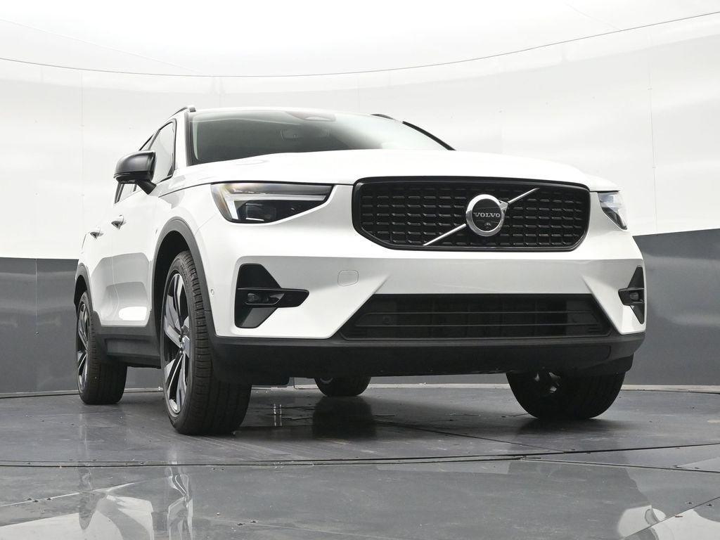 2026 Volvo XC40 B5 Ultra