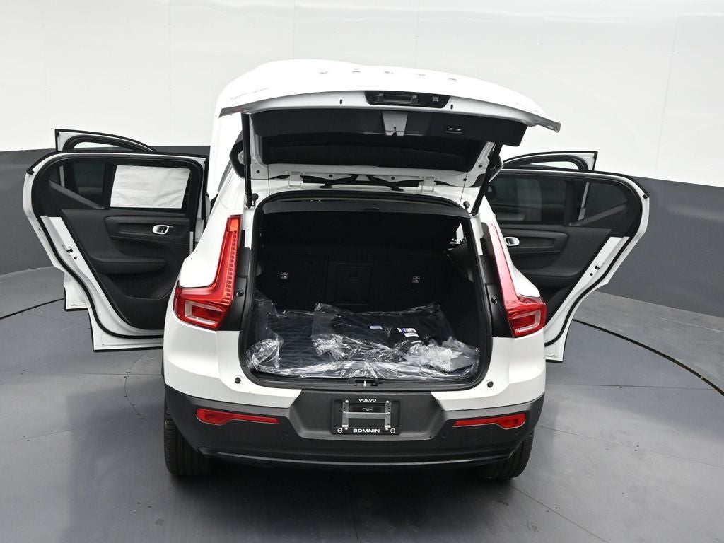 2026 Volvo XC40 B5 Ultra