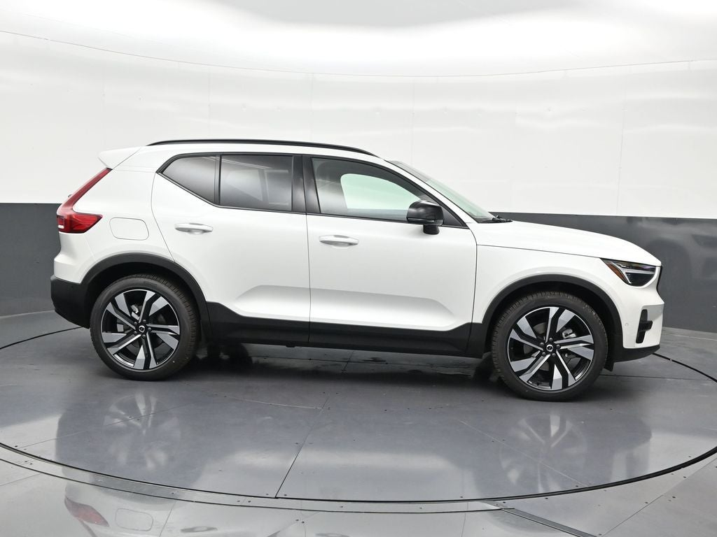 2026 Volvo XC40 B5 Ultra