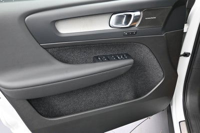 2026 Volvo XC40 B5 Ultra