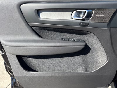 2026 Volvo XC40 B5 Ultra