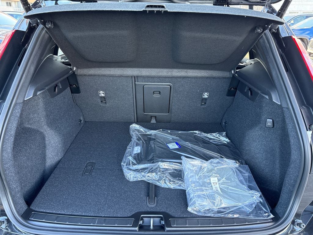 2026 Volvo XC40 B5 Ultra