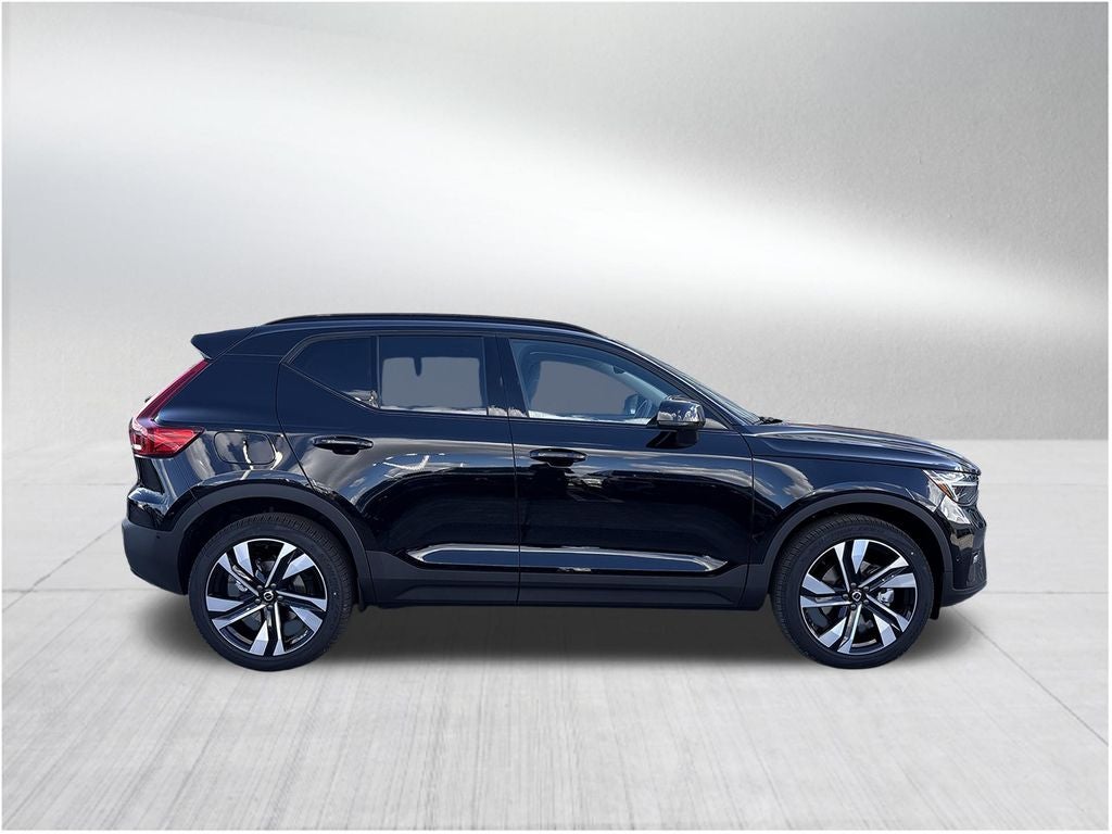 2026 Volvo XC40 B5 Ultra