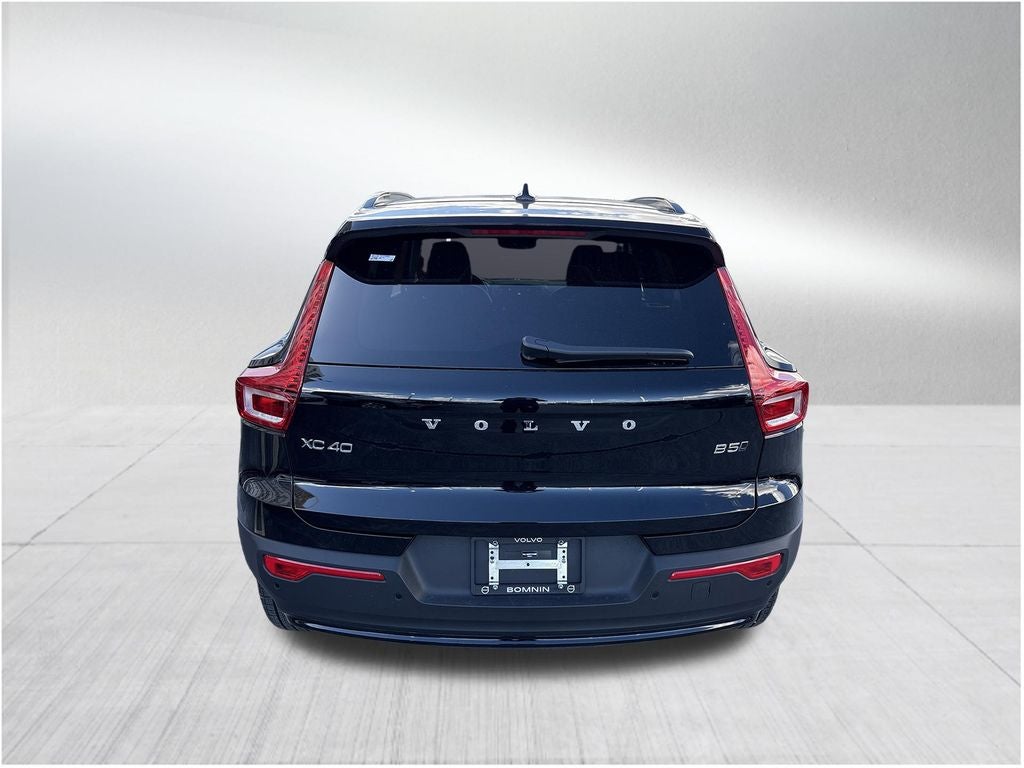 2026 Volvo XC40 B5 Ultra