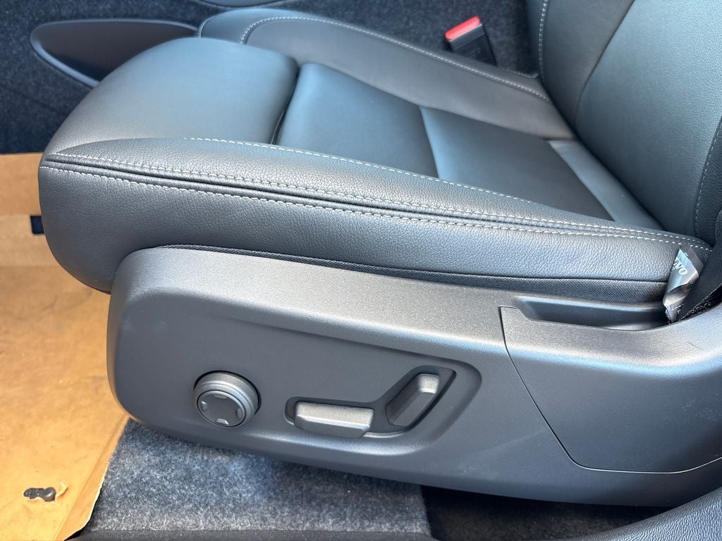 2026 Volvo XC40 B5 Ultra