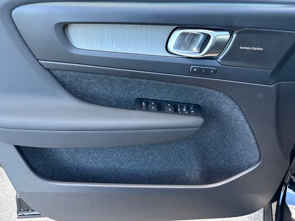 2026 Volvo XC40 B5 Ultra