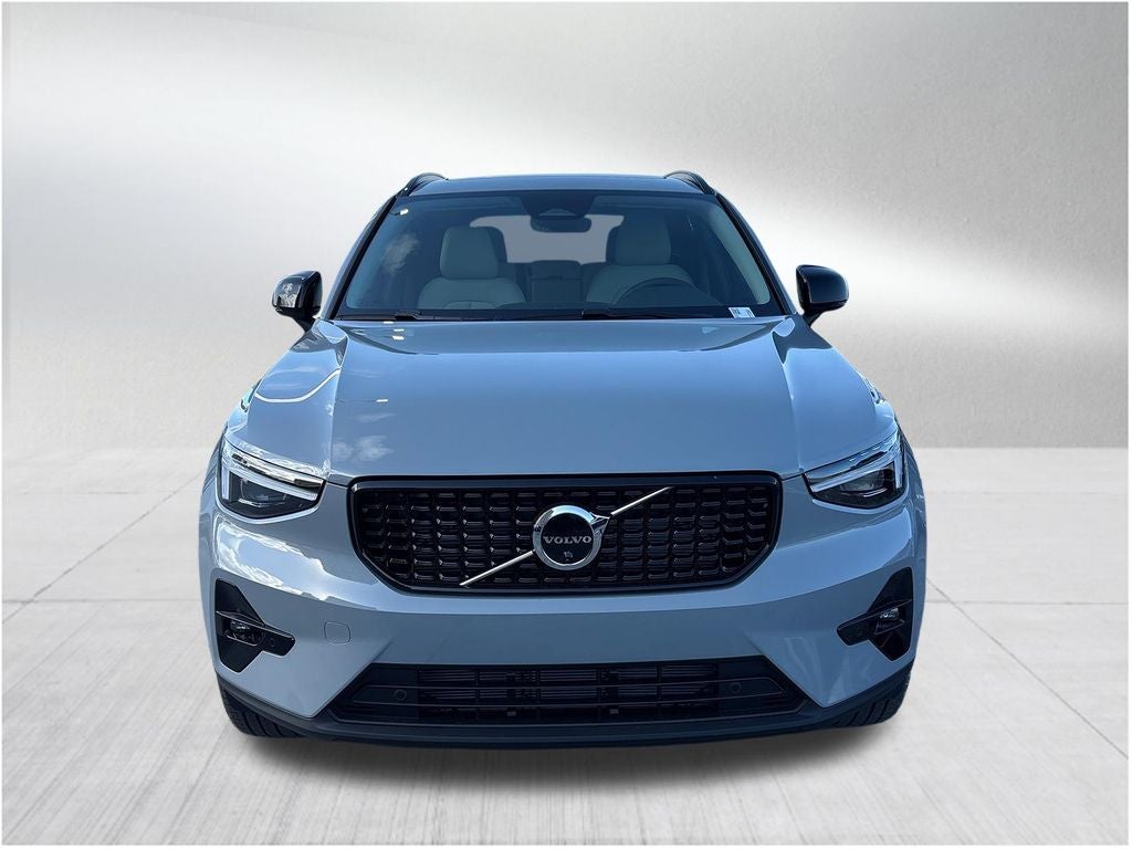 2026 Volvo XC40 B5 Ultra