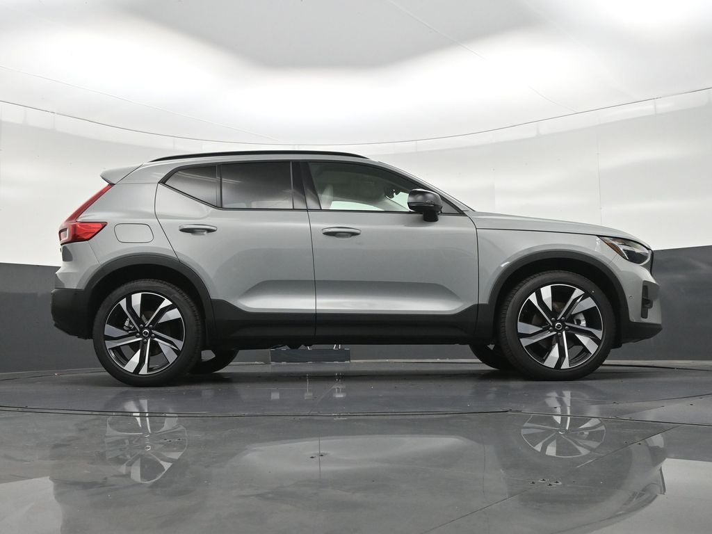 2026 Volvo XC40 B5 Ultra