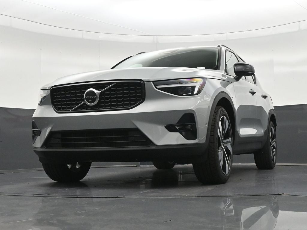 2026 Volvo XC40 B5 Ultra