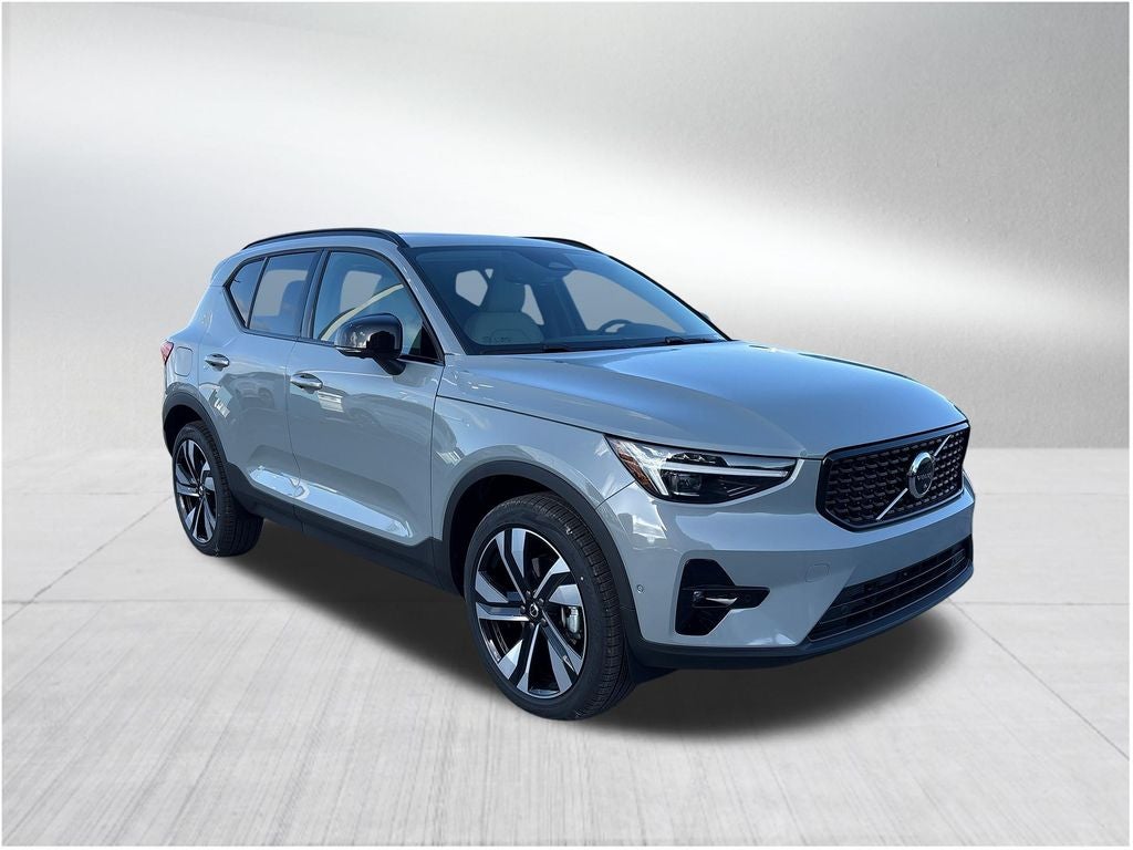 2026 Volvo XC40 B5 Ultra