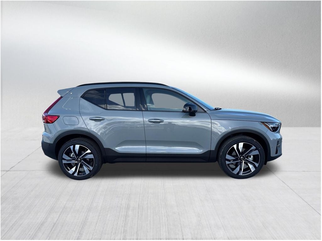 2026 Volvo XC40 B5 Ultra