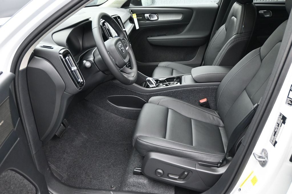 2026 Volvo XC40 B5 Ultra