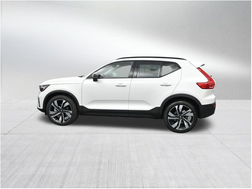 2026 Volvo XC40 B5 Ultra