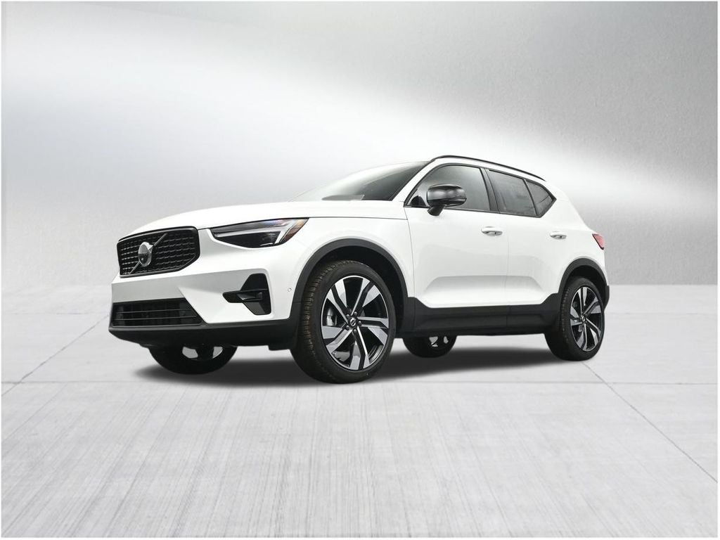 2026 Volvo XC40 B5 Ultra